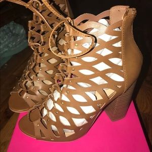 Lace up shoe dazzle heels size 9